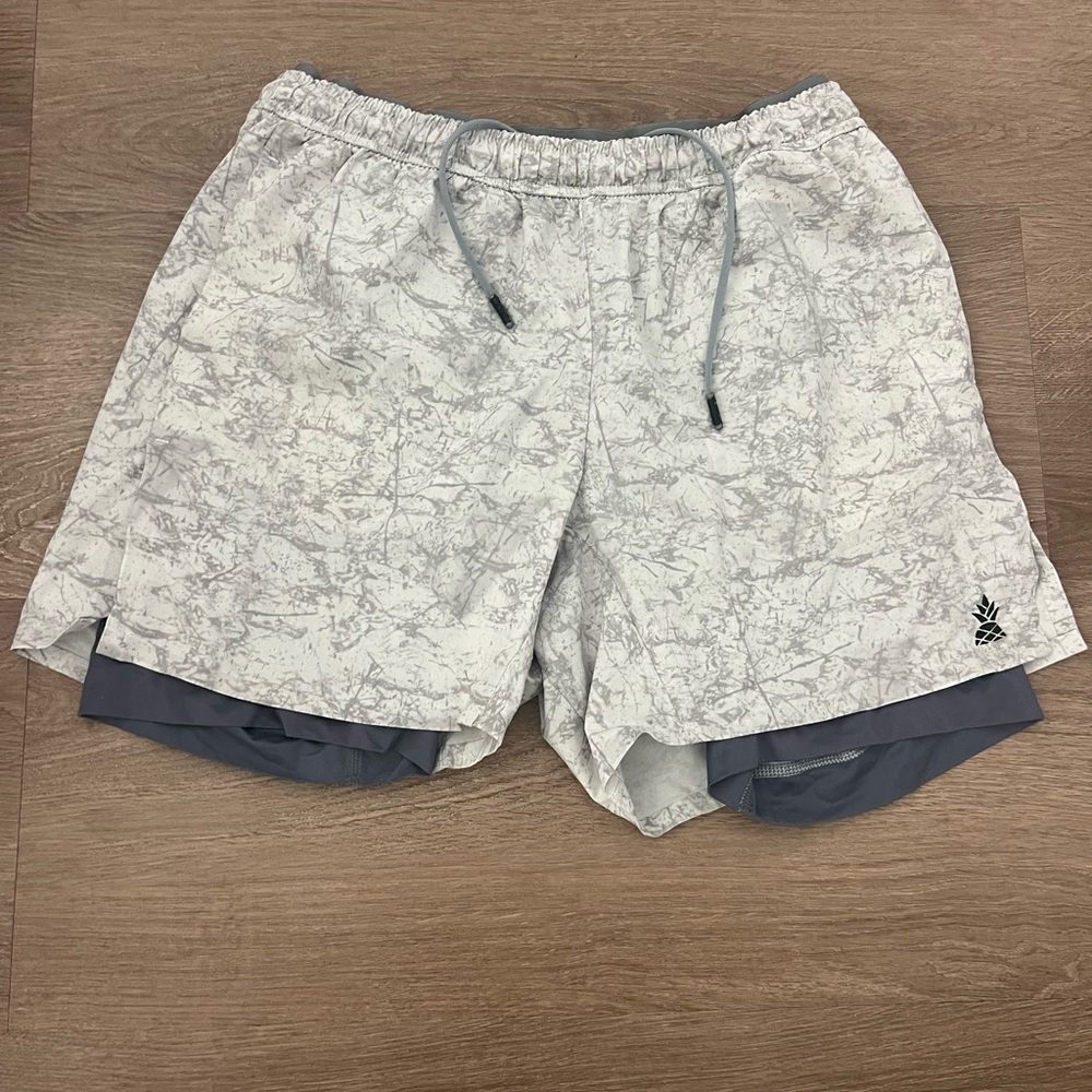 Chubbies White and Gray Athletic Shorts with Elastic Waistband